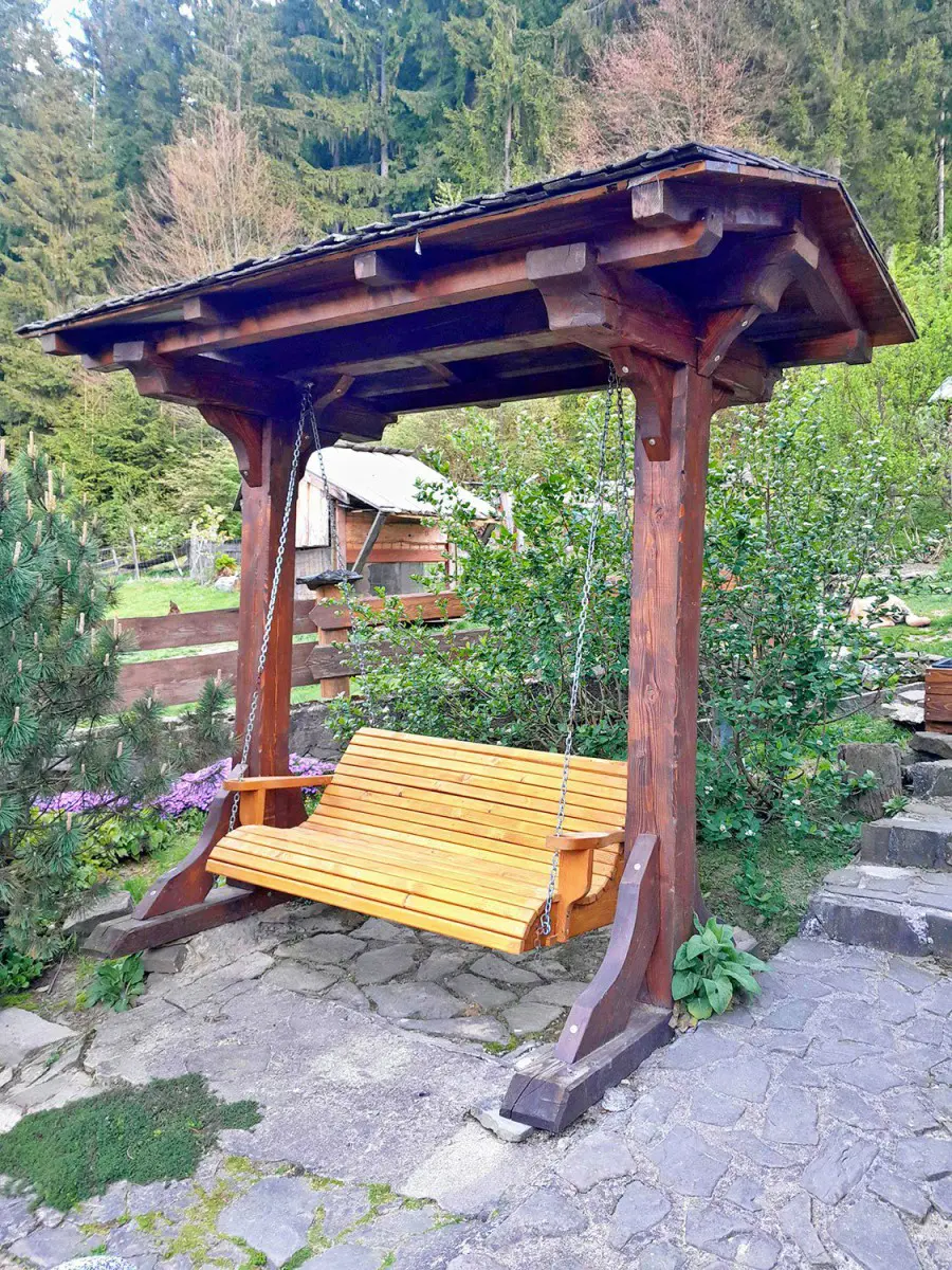 Houpačka se stříškou