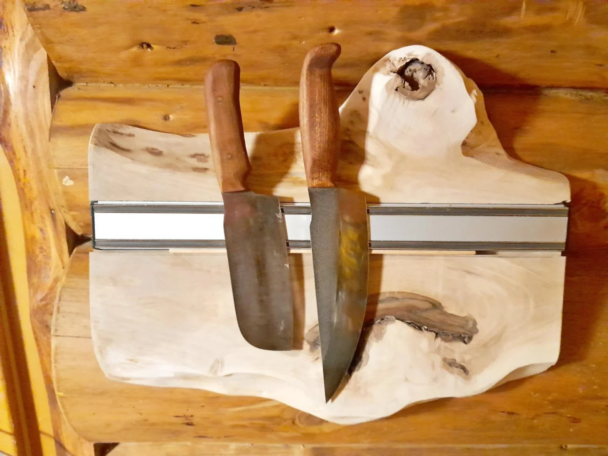 Dřevěný držák nožů