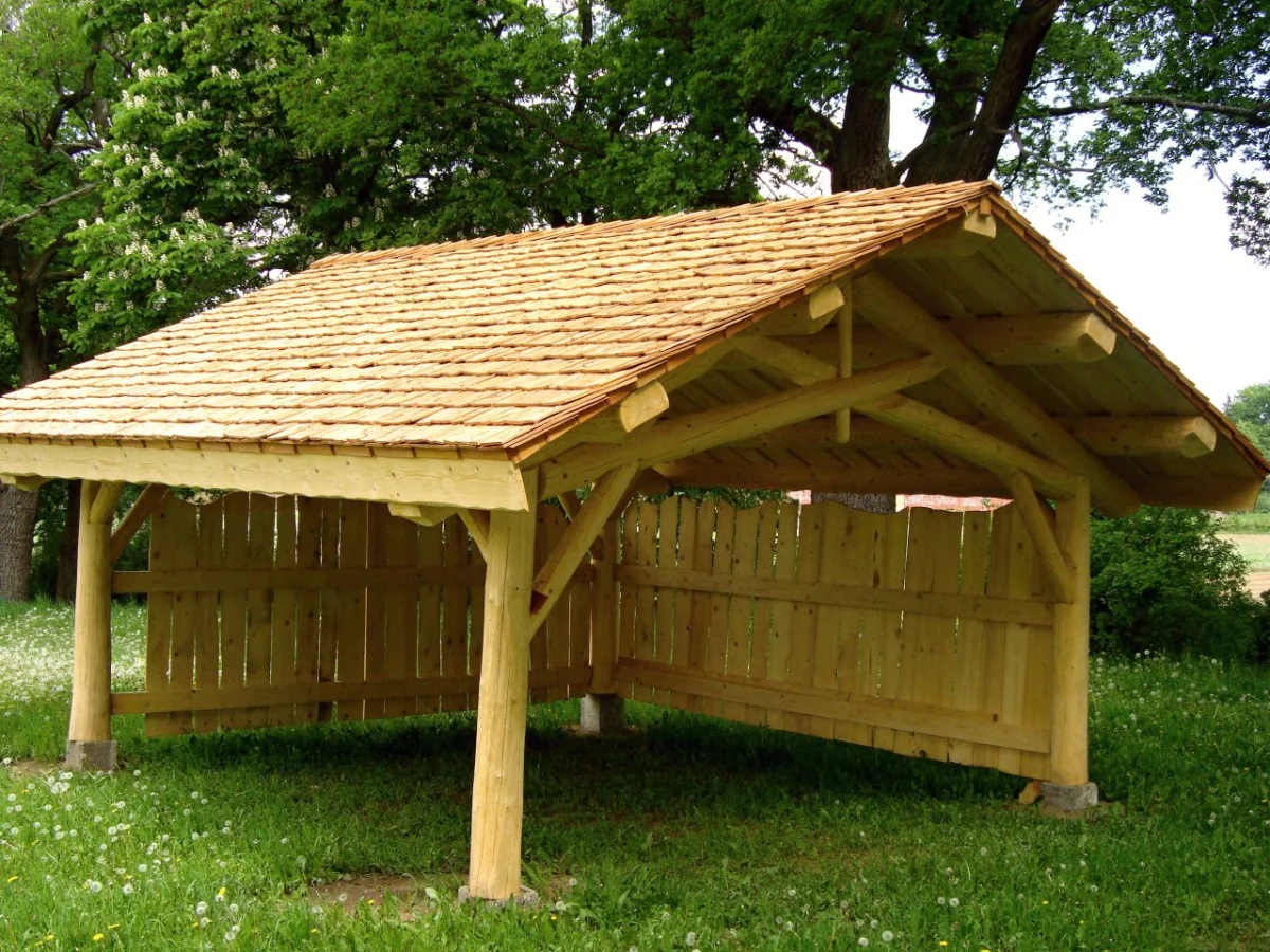 Pergola s šindelovou sgtřechou