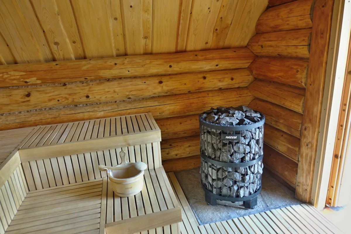 Interiér srubové sauny