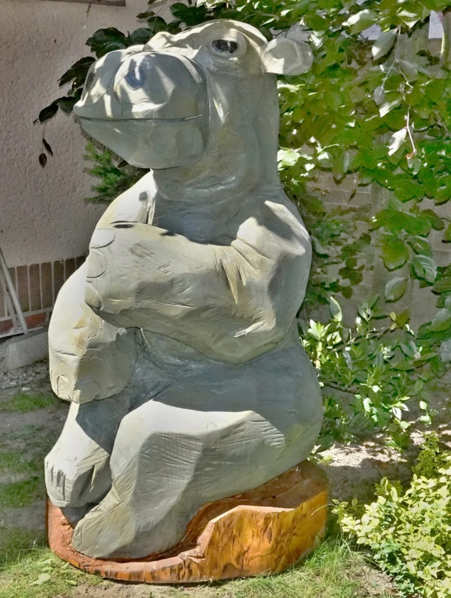 Hroch motorovou pilou